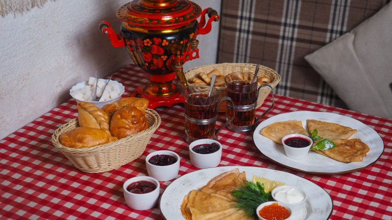 Gastronomie russe : plats typiques, boissons et où les déguster
