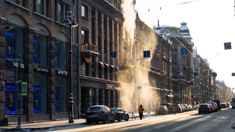 Voir la perspective Nevski à Saint-Pétersbourg et la parcourir à pied